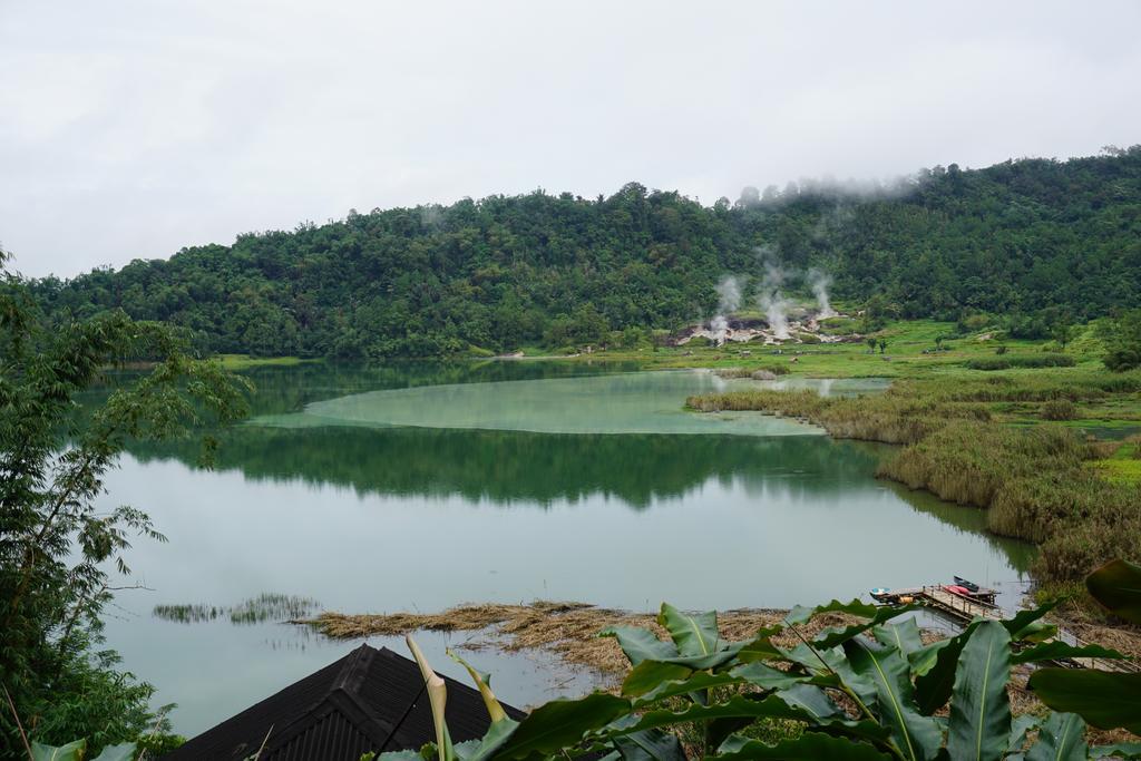Green Lake Linow Hotel Tomohon Exterior photo